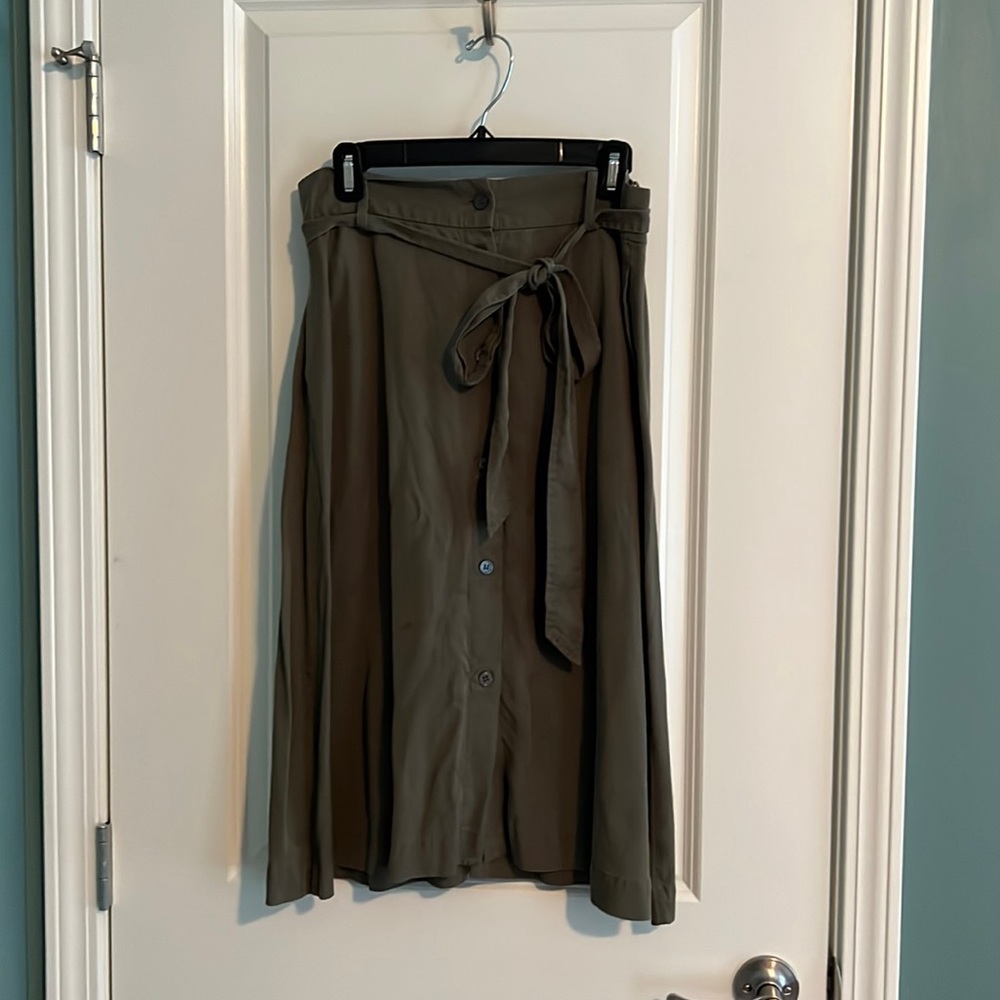 LOFT Tie Waist Button Fromt Skirt in Dark Army Green Size 6